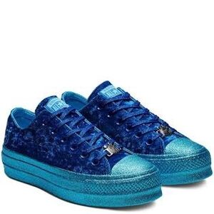 Converse Women's Blue Velvet Sneakers